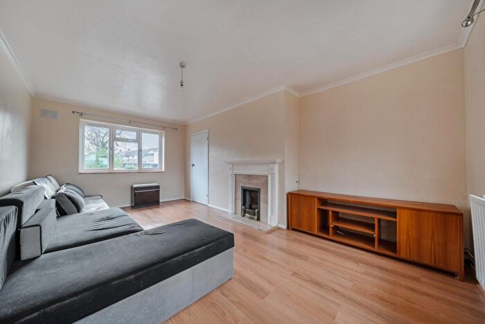 3 Bedroom Terraced House To Rent In Quinbrookes, Slough, SL2