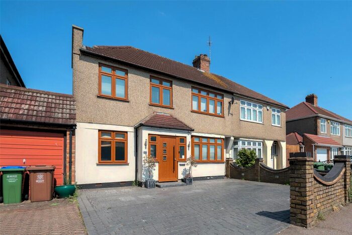4 Bedroom Semi-Detached House To Rent In Long Lane, Bexleyheath, DA7