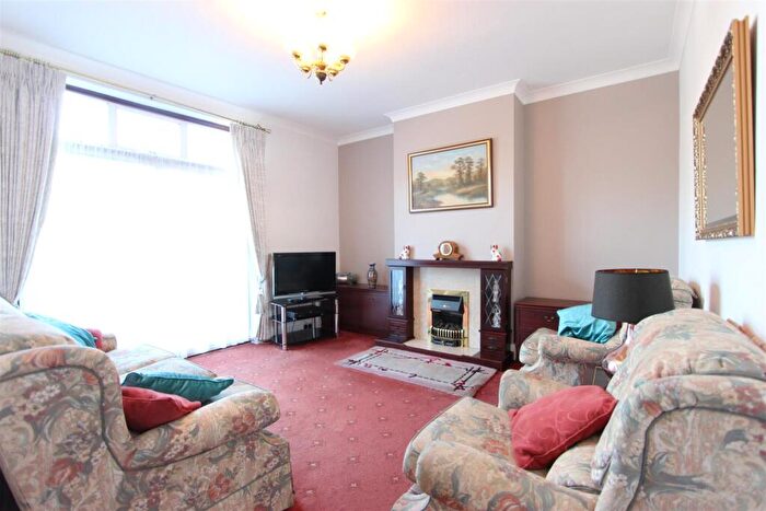 3 Bedroom Terraced House For Sale In Ridge Avenue, Winchmore Hill, N21