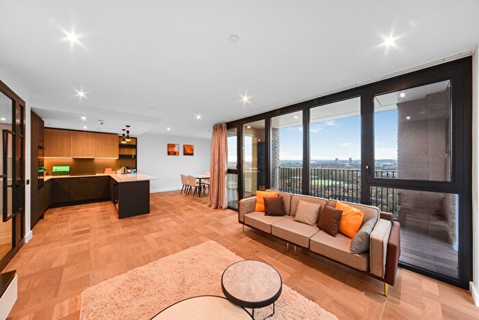 3 Bedroom Flat To Rent In Merino Gardens, London, E1W