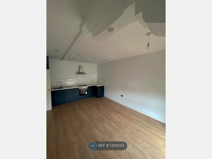 1 Bedroom Flat To Rent In Chapel Lane, Halifax, HX3