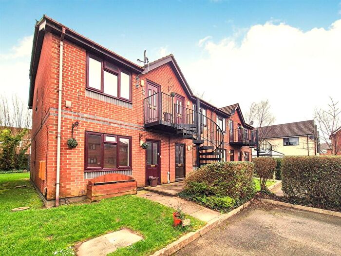 1 Bedroom Flat For Sale In Rosemary Gardens, Poole, BH12