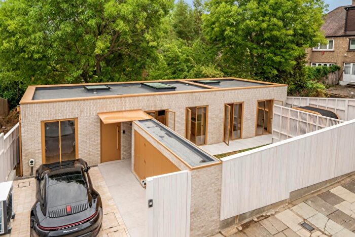 2 Bedroom Bungalow To Rent In Friary Way London, N12