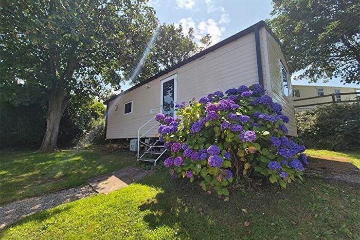2 Bedroom Mobile/park Home For Sale In Newquay, TR8