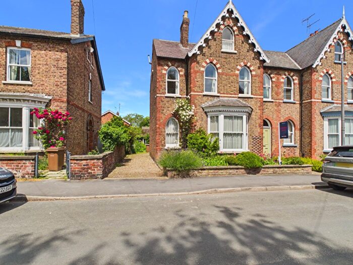 5 Bedroom Semi-Detached House For Sale In Lockwood Street, Driffield, YO25