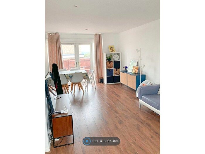 2 Bedroom End Of Terrace House To Rent In The Pastures, High Wycombe, HP13
