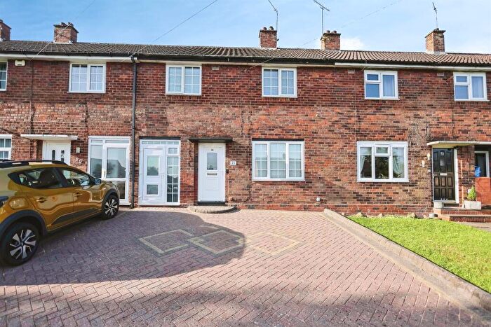 3 Bedroom Terraced House For Sale In Chester Rise, Oldbury, B68