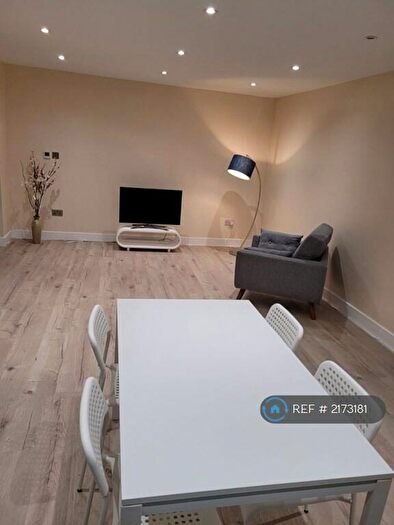 2 Bedroom Flat To Rent In Worsley Bridge Road, Beckenham, BR3