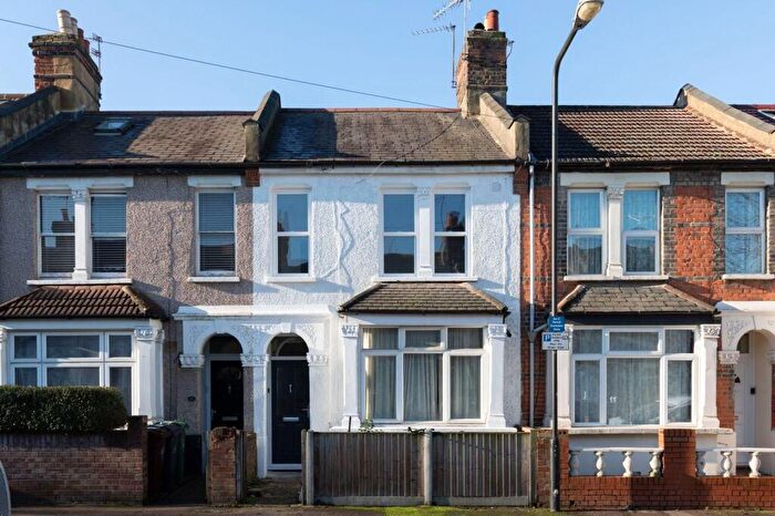 2 Bedroom Maisonette To Rent In Kingsley Road, London, E17