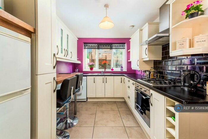 2 Bedroom Terraced House To Rent In Stratford, London, E15