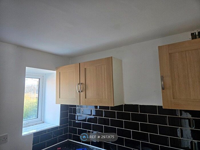 2 Bedroom End Of Terrace House To Rent In Back Lane, Bradford, BD13