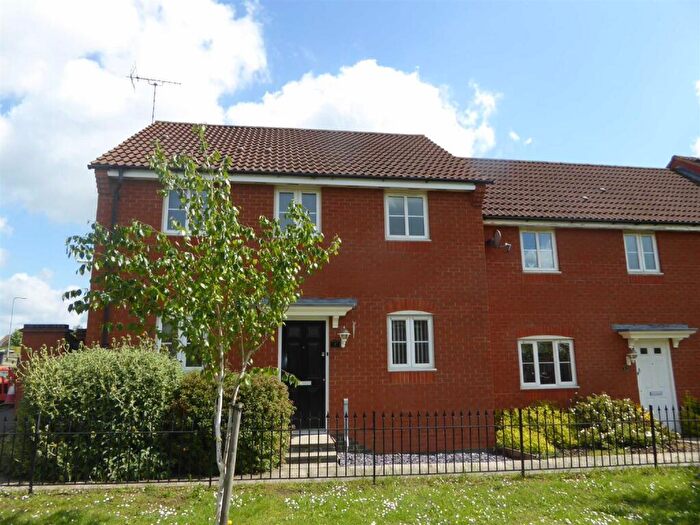 3 Bedroom End Of Terrace House To Rent In Maye Dicks Road, Rushden, NN10