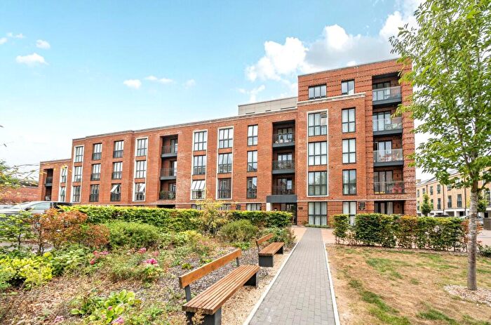 2 Bedroom Apartment For Sale In Fellowes Rise, Winchester, Hampshire, SO22