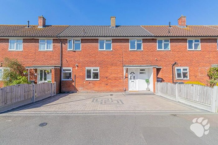 3 Bedroom Terraced House For Sale In The Greensted, Basildon, SS14