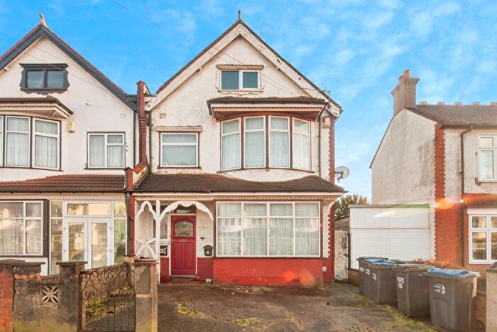 2 Bedroom Flat For Sale In Galpins Road, Thornton Heath, CR7