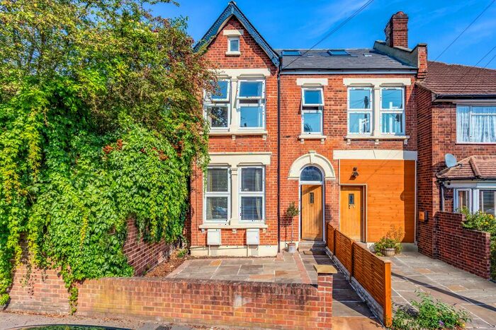 3 Bedroom Flat To Rent In Vancouver Road, SE23