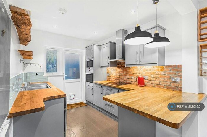 2 Bedroom Flat To Rent In Shernhall Street, London, E17