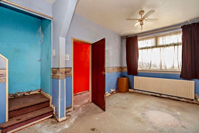 3 Bedroom Terraced House For Sale In Dunmow Street, Grimsby, Lincolnshire, DN31