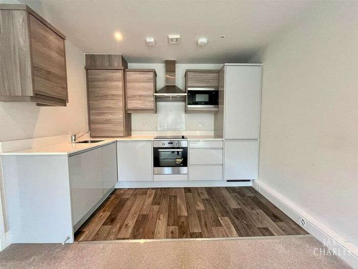 1 Bedroom Flat To Rent In Woodland Court, Soothouse Spring, St.Albans, AL3