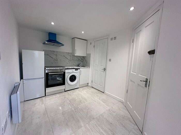 1 Bedroom Flat To Rent In Harley Crescent, Harrow, HA1