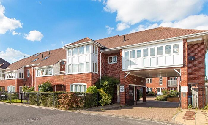 2 Bedroom Flat To Rent In Gordon Road, Haywards Heath, RH16