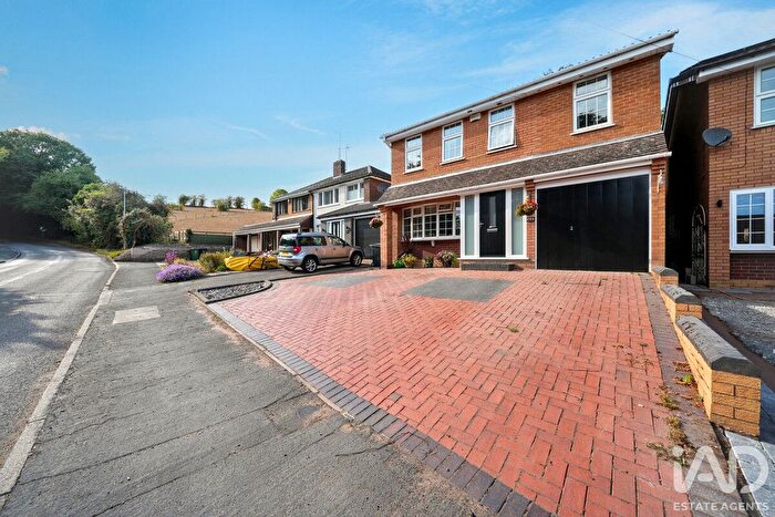4 Bedroom Detached House For Sale In The Holloway, Dudley, DY3