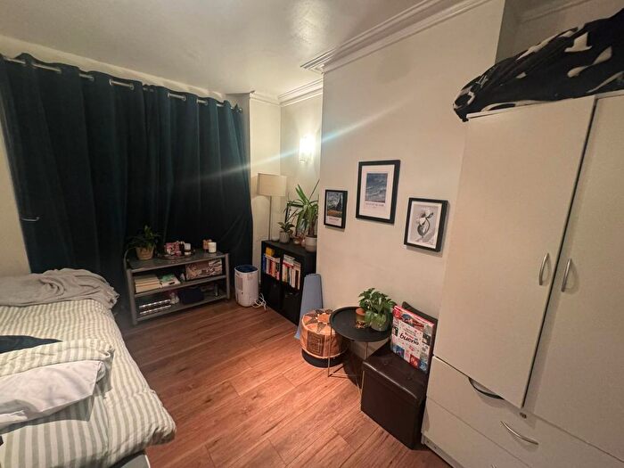 3 Bedroom Flat To Rent In Selby Road, London, E13