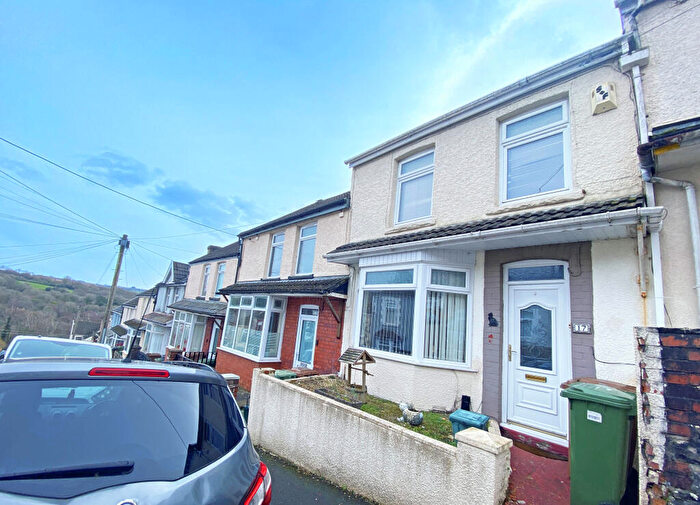 3 Bedroom Semi Detached House For Sale In Cefn Road, Hengoed, CF82