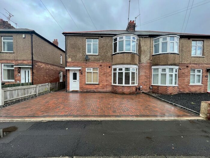 3 Bedroom Flat To Rent In Willowfield Avenue, Fawdon, NE3