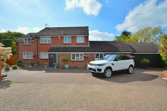 4 Bedroom Detached House For Sale In Milton Common, Thame, OX9