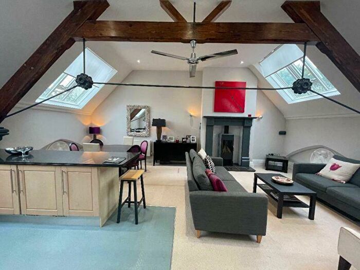 2 Bedroom Maisonette To Rent In Croydon, CR0