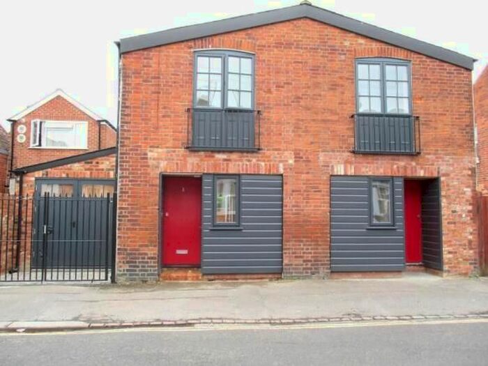 2 Bedroom Semi-Detached House To Rent In Randolph Road, Reading, RG1