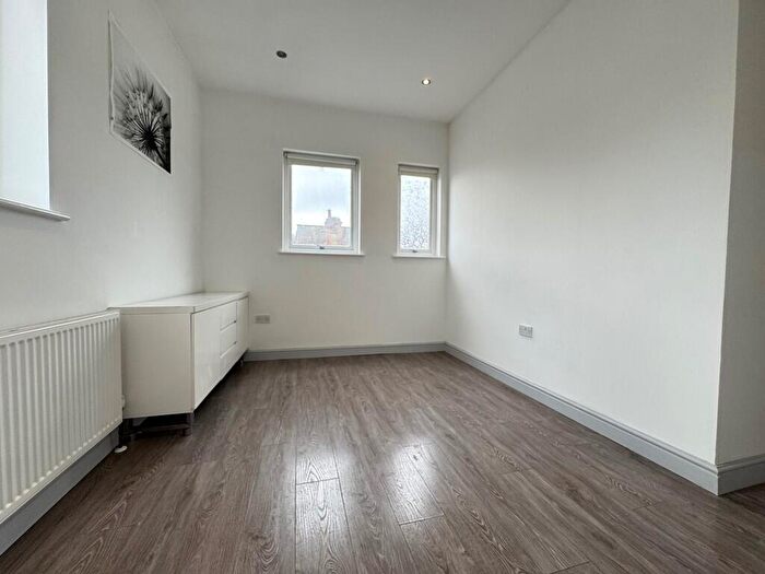 1 Bedroom Flat To Rent In The Broadway, London, E4