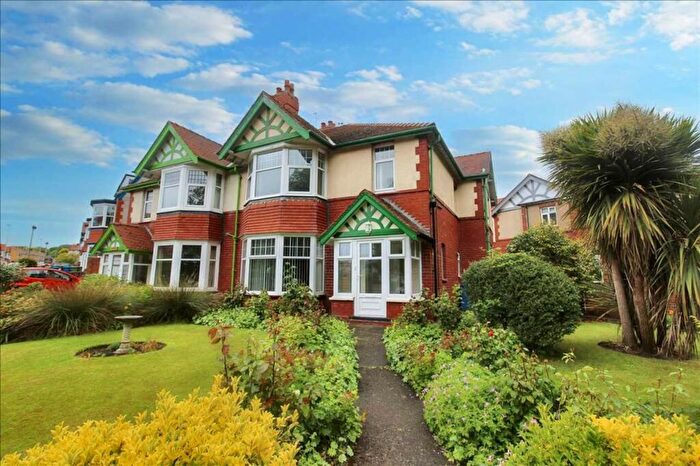 2 Bedroom Flat For Sale In Peasholm Drive, Scarborough, YO12