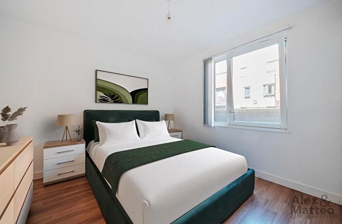 1 Bedroom Flat To Rent In Blondin Way, Rotherhithe, SE16