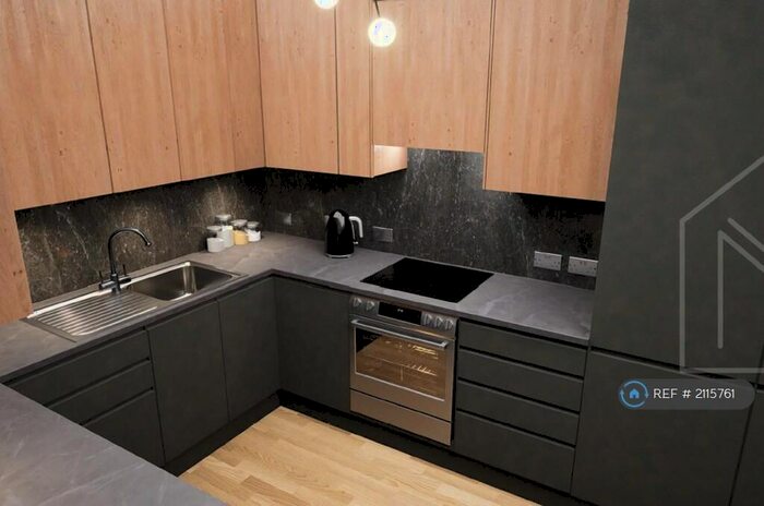 6 Bedroom Semi-Detached House To Rent In Henry Road, Gloucester, GL1