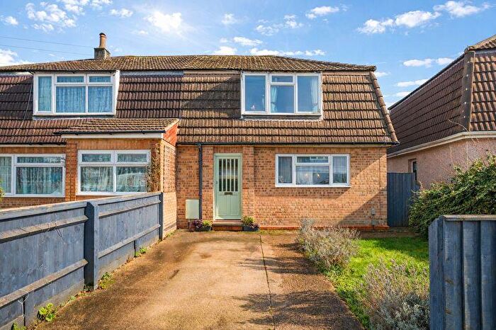 3 Bedroom Semi Detached House For Sale In Champion Way, Oxford, OX4