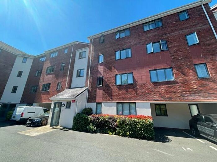 2 Bedroom Apartment To Rent In Castle Locks, DY11