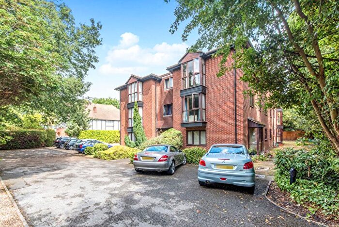 1 Bedroom Flat To Rent In Beechwood Court, Station Avenue, Walton-on-Thames, KT12
