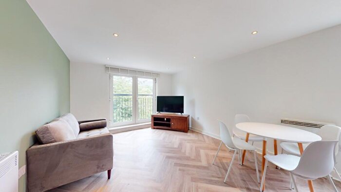 2 Bedroom Flat To Rent In St Ann's Place, Kirkstall Lane, Kirkstall, LS5