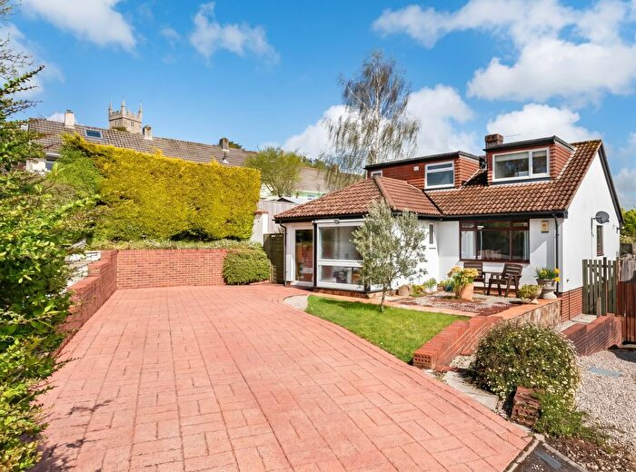 3 Bedroom Detached Bungalow For Sale In St. Pauls Close, Bovey Tracey, TQ13