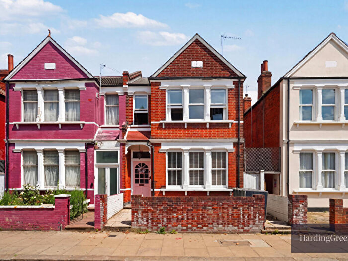 4 Bedroom Semi-Detached House For Sale In Cedar Road, London, NW2