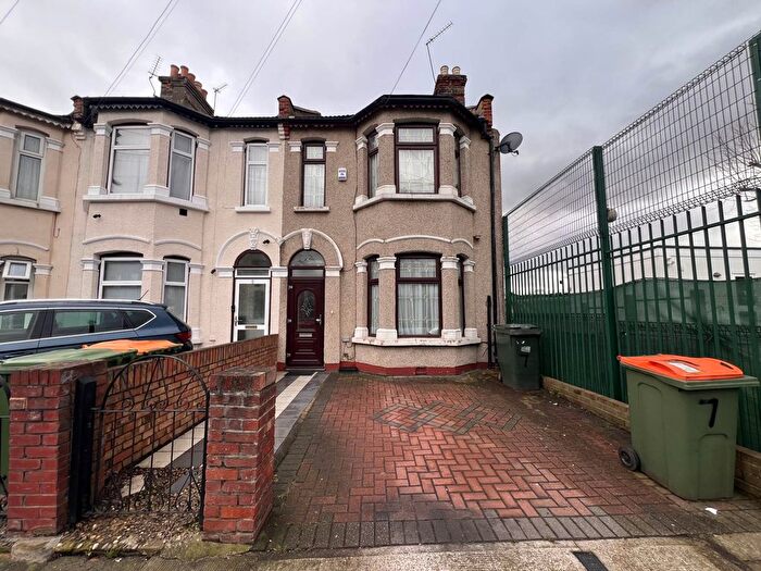 3 Bedroom End Terrace House For Sale In Little Ilford Lane, London, E12