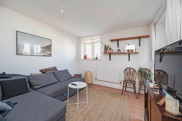 2 Bedroom Flat To Rent In Bradstock Road, Hackney, E9