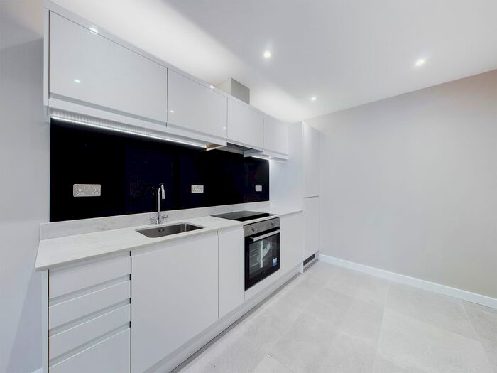 1 Bedroom Flat To Rent In Plumer Road, High Wycombe, HP11