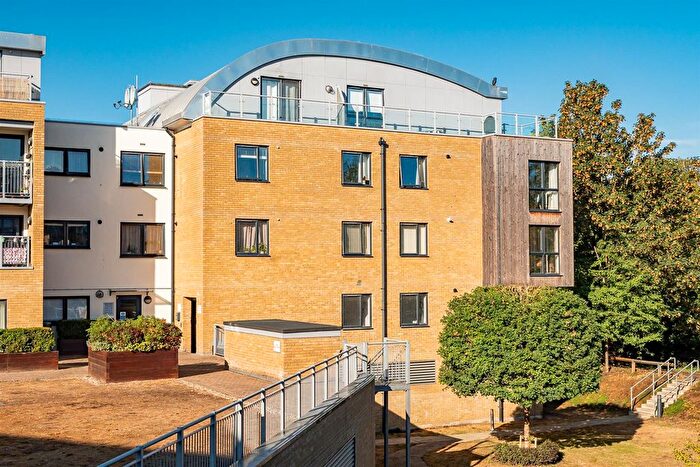 2 Bedroom Flat For Sale In Smeaton Court, Hertford, SG13
