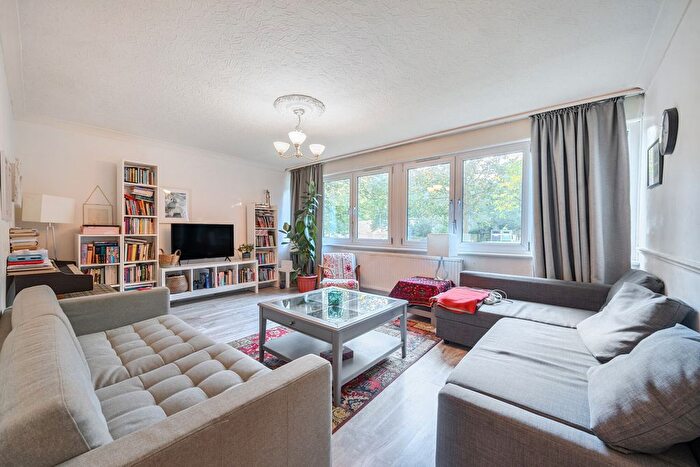 2 Bedroom Detached House For Sale In High Level Drive, London, SE26