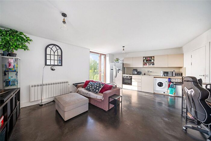 1 Bedroom Flat For Sale In Garratt Lane, Southfields, London, SW18