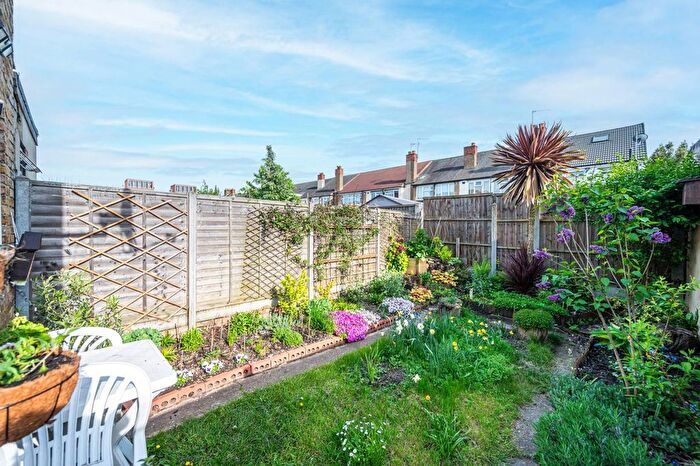 2 Bedroom Flat To Rent In Walton Road, Plaistow, London, E13