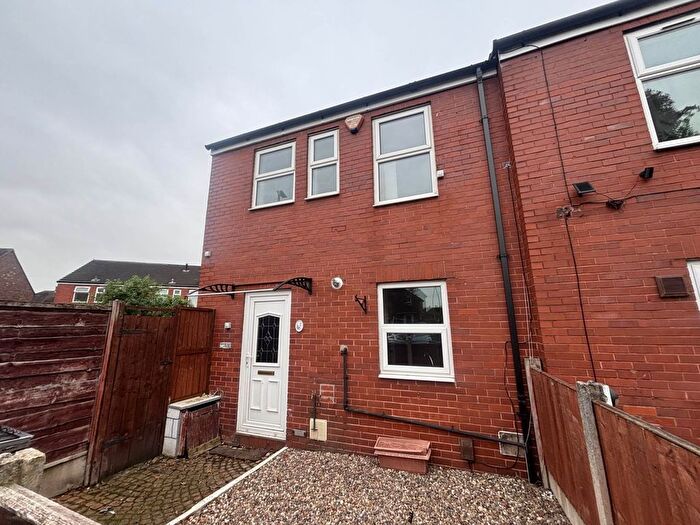 3 Bedroom End Of Terrace House For Sale In Tulpen Square, Chadderton, OL9
